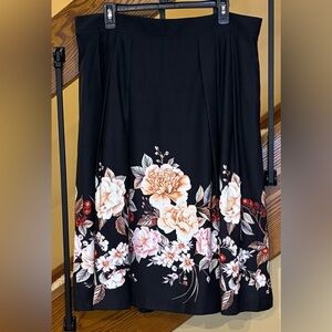 City Chic Black & Floral Pleated Skirt Pockets SZ. 16 Women’s NWT